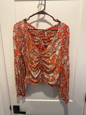 Free People - Ruched V-Neck Long Sleeve Top in Orange Floral